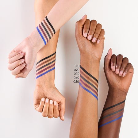 Catrice Velvet Glide αδιάβροχο μολύβι για τα μάτια με ματ αποτελέσματα