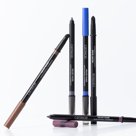 Catrice Velvet Glide αδιάβροχο μολύβι για τα μάτια με ματ αποτελέσματα