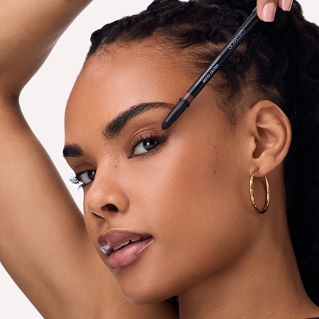 Catrice Velvet Glide μολύβι για τα μάτια με ματ αποτελέσματα