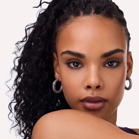 Catrice Velvet Glide μολύβι για τα μάτια με ματ αποτελέσματα