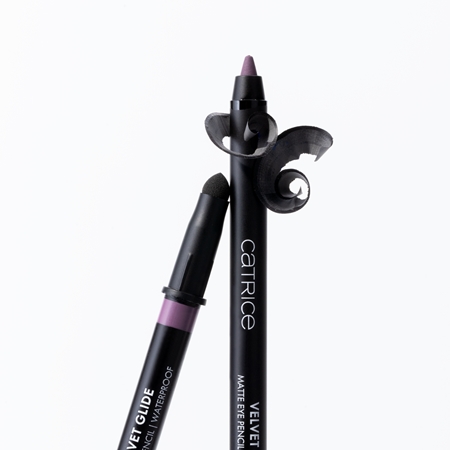 Catrice Velvet Glide αδιάβροχο μολύβι για τα μάτια με ματ αποτελέσματα