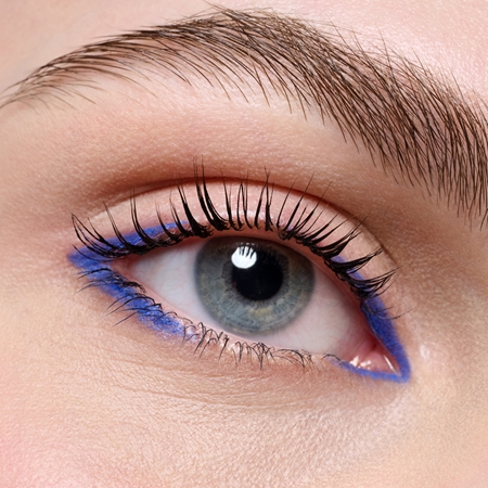Catrice Velvet Glide αδιάβροχο μολύβι για τα μάτια με ματ αποτελέσματα