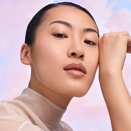 Catrice Magic Shine Eraser Cooling Cushion Mattifying Primer with cooling effect
