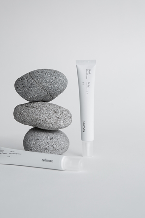 celimax The Real Noni Moisturising and Smoothing Eye Cream for wrinkles and dark circles
