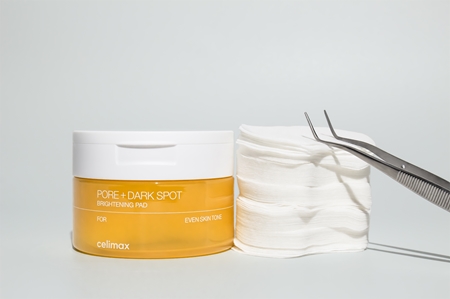 celimax Pore+Dark Spot Brightening Pad hoitavat laput kirkastamaan ja kosteuttamaan