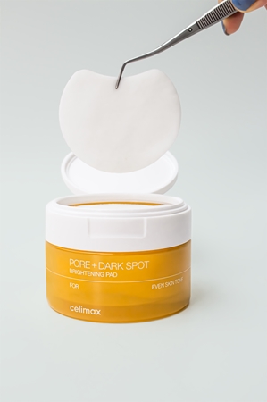 celimax Pore+Dark Spot Brightening Pad hoitavat laput kirkastamaan ja kosteuttamaan
