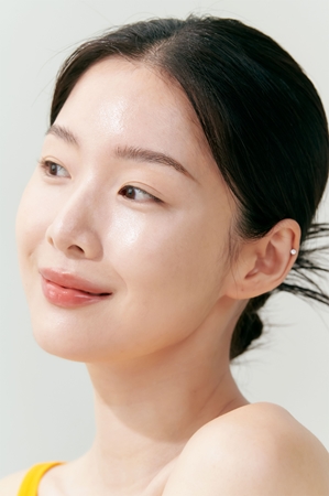 celimax Pore+Dark Spot Brightening Serum Regenerating And Brightening Serum to minimise pores