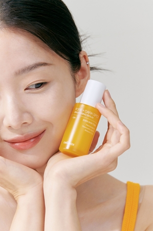 celimax Pore+Dark Spot Brightening Serum Regenerating And Brightening Serum to minimise pores