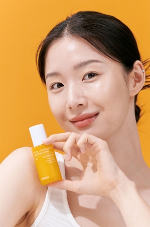 celimax Pore+Dark Spot Brightening Serum Regenerating And Brightening Serum to minimise pores