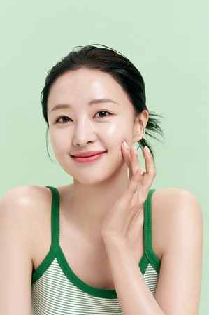 celimax The Real Noni Intensive Skin Hydrating Serum to soothe and strengthen sensitive skin