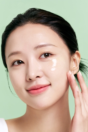 celimax The Real Noni Intensive Skin Hydrating Serum to soothe and strengthen sensitive skin