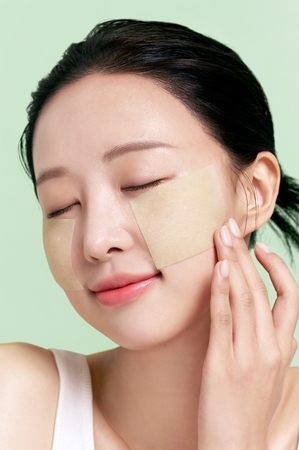 celimax The Real Noni Intensive Skin Hydrating Serum to soothe and strengthen sensitive skin