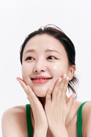 celimax The Real Noni Intensive Skin Hydrating Serum to soothe and strengthen sensitive skin