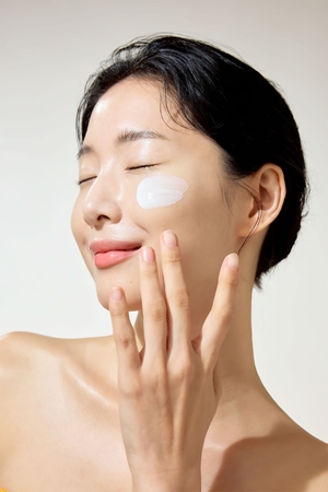 celimax Pore+Dark Spot Brightening Care Suncream crème solaire éclat SPF 50+