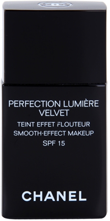 Chanel Perfection Lumière Velvet make-up fin pentru un aspect mat