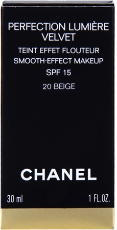 Chanel Perfection Lumière Velvet make-up fin pentru un aspect mat