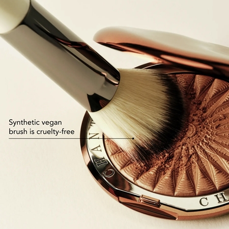 Chantecaille Sculpt Contour Brush perie de contur
