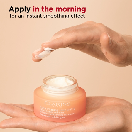 Clarins Extra-Firming Day дневен крем за възстановяване стегнатостта на кожата SPF 15