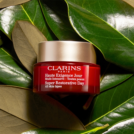 Clarins Super Restorative Day crema de zi pentru fermitate pentru toate tipurile de ten