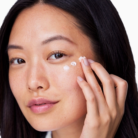 Clinique All About Eyes™ Rich kosteuttava silmänympärysvoide turvotuksen ja tummien silmänalusten ehkäisyyn