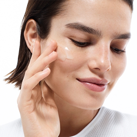 Clinique Even Better™ Clinical Radical Dark Spot Corrector + Interrupter brightening serum for pigment spot correction