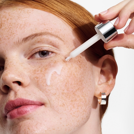 Clinique Moisture Surge™ Glow Serum regenerační a rozjasňující sérum