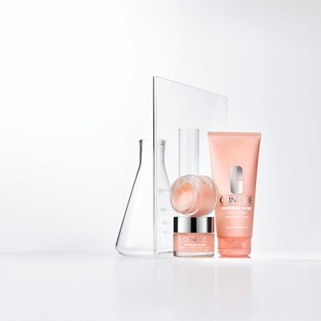 Clinique Moisture Surge™ Glow Serum regenerating and brightening serum