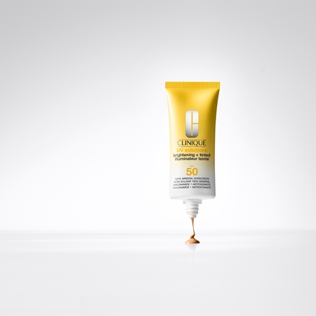 Clinique Sun UV Solutions Brightening Tinted Sunscream SPF50 aufhellende Tönungscreme