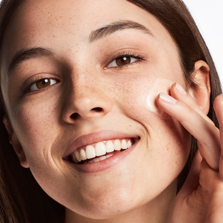 Clinique 3 Steps Dramatically Different™ Moisturizing Lotion+ hidratáló emulzió száraz és nagyon száraz bőrre