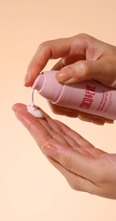 Coco & Eve Daily Radiance Primer SPF 50 fluide léger protecteur pour une peau lumineuse