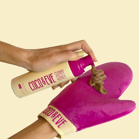 Coco & Eve Sunny Honey Ultimate Glow Kit spumă auto-bronzantă cu mănușă aplicatoare