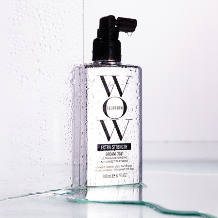 Color WOW Dream Coat Extra Strength Spray spray przeciw puszeniu do włosów kręconych