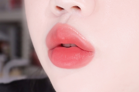 Colorgram Fruity Water Tint Long-Lasting Lip Gloss with nourishing and moisturising effect