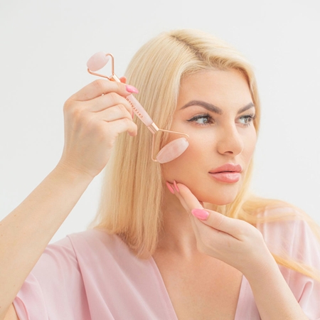Crystallove Rose Quartz Selflove Set Massagerolle für das Gesicht und Massage Hilfsmittel