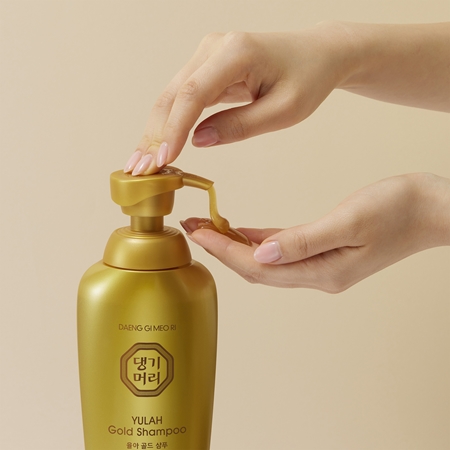 DAENG GI MEO RI Yula Gold Shampoo intenzív tápláló sampon az erős és fénylő hajért