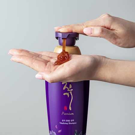 DAENG GI MEO RI Jin Gi Premium Vitalizing Shampoo obnovující šampon pro velmi poškozené křehké vlasy stimulující růst vlasů