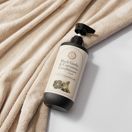 DAENG GI MEO RI Black Garlic & Curcumin Treatment pečující kondicionér pro hustotu vlasů a ochranu proti lámavosti