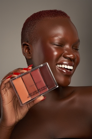Danessa Myricks Beauty Dewy Cheek & Lip Palette daugiafunkcė veido priemonių paletė veidui