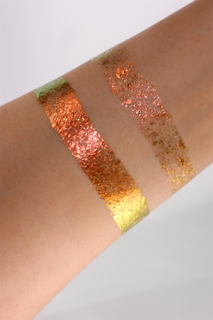 Danessa Myricks Beauty Infinite Chrome Flakes αστραφτερές σκιές ματιών