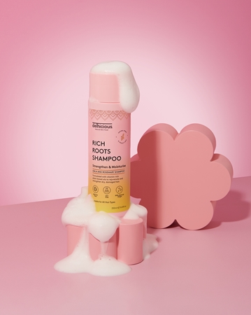 delhicious RICH ROOTS Strengthen & Moisturise Shampoo Energising Shampoo with moisturising effect