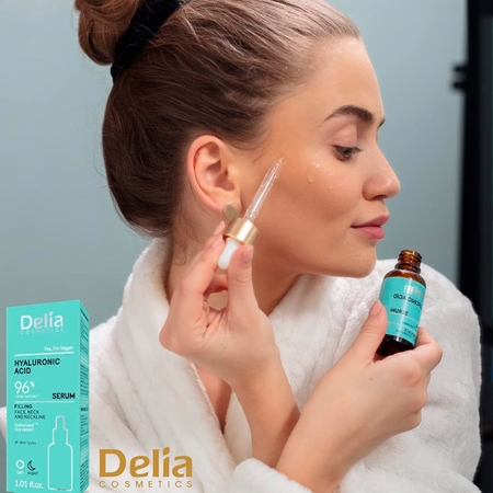 Delia Cosmetics Hyaluronic Acid sérum combleur visage, cou et décolleté