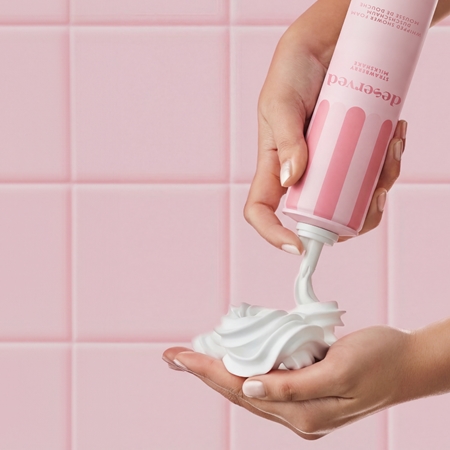 DESERVED Whipped Shower Foam Strawberry Milkshake mousse de douche corps