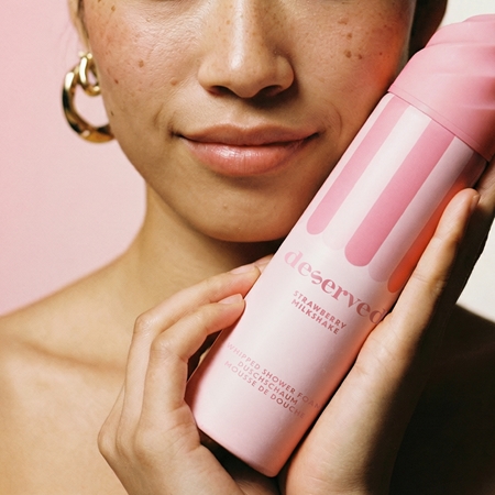 DESERVED Whipped Shower Foam Strawberry Milkshake mousse de douche corps