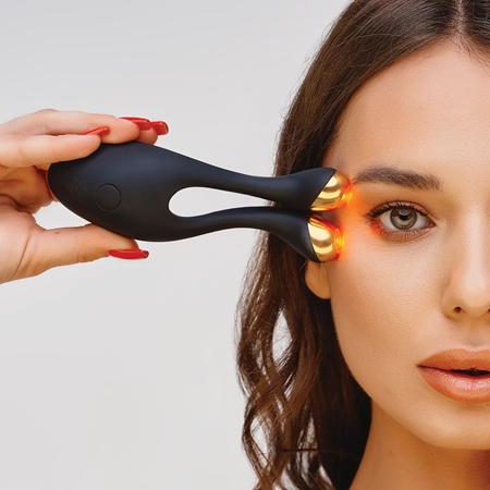 Diforo Amirta wrinkle smoothing and reducing device