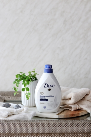 Dove Deeply Nourishing gel de douche nourrissant avec pompe doseuse