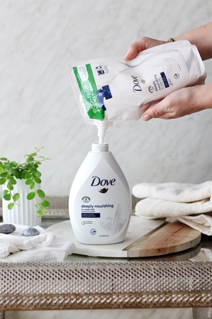 Dove Deeply Nourishing gel de douche nourrissant avec pompe doseuse