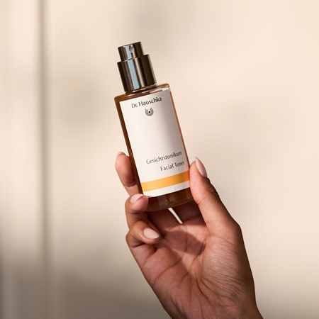 Dr. Hauschka Clenasing And Tonization Facial Toner tónico facial para spray para pele normal e seca