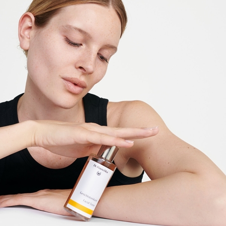 Dr. Hauschka Clenasing And Tonization Facial Toner tónico facial para spray para pele normal e seca