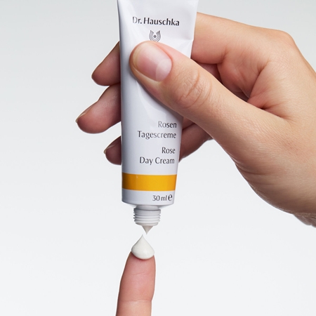Dr. Hauschka Facial Care Rose Day Cream päivävoide ruusua