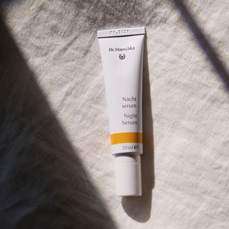 Dr. Hauschka Facial Care Night Serum serum na noc intensywnie nawilżający